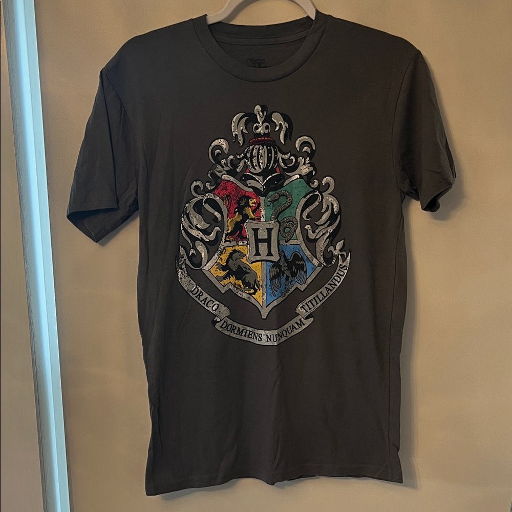 Warner Bros. Charcoal Gray Hogwarts Crest Short Sleeve Tee